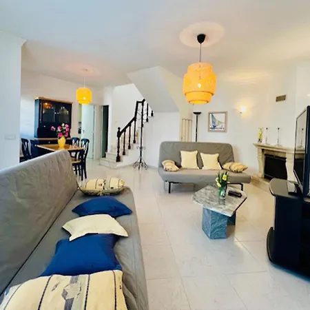 Akivillas Relax בית נופש *